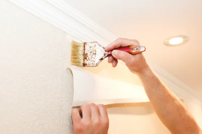 Pose de papier peint à Lucarré — revêtements muraux et toiles de verre